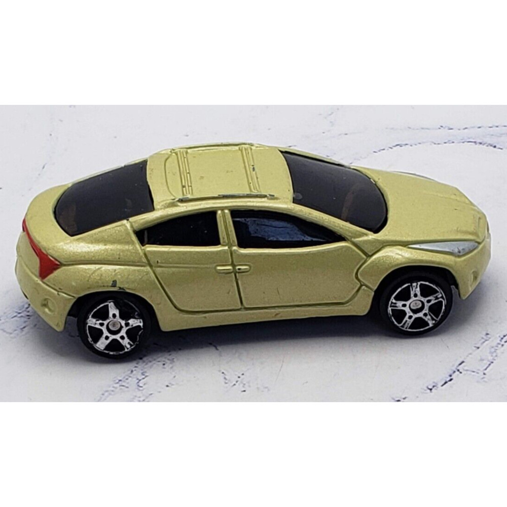 Maisto Showcase Collection 2001 Pontiac Rev Concept Car Crossover SUV Yellow